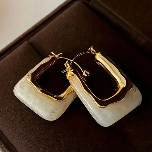 Gold plated ivory coloured resin Hoop earrings - Picture 2 of 2